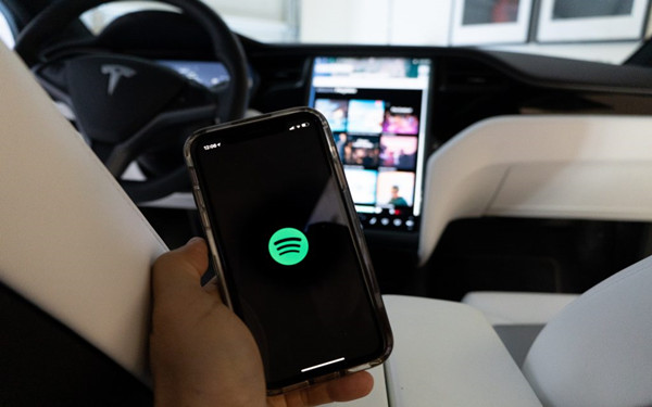 在 tesla 藍牙上播放 spotify